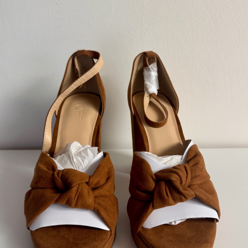 BRAND NEW LOFT Women's Knotted Platform Suede Heels